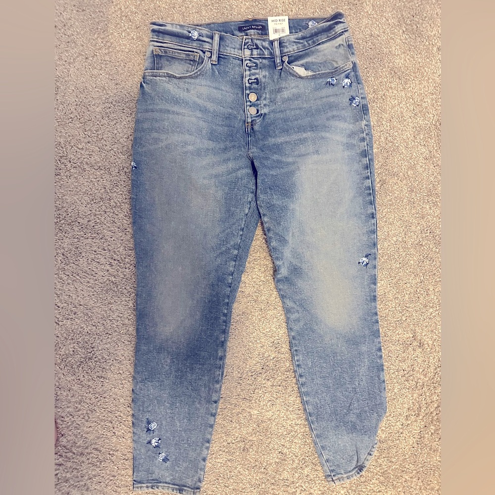 NWT Lucky Brand Mid Rise Skinny Jeans.